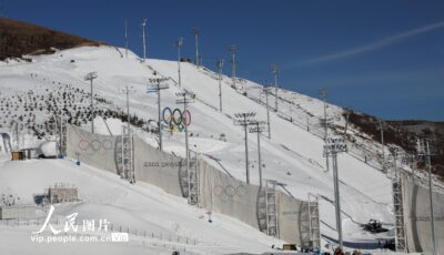 河北张家口：防风墙亮相冬奥赛场云顶滑雪公园