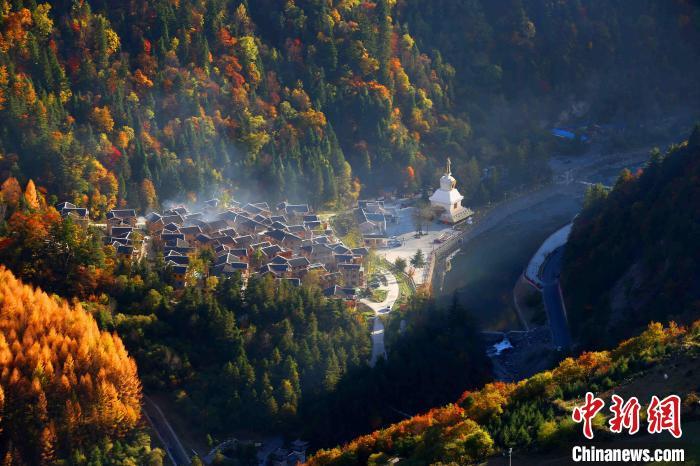 四川黑水县：村落跃升成景区 村民吃上“旅游饭”