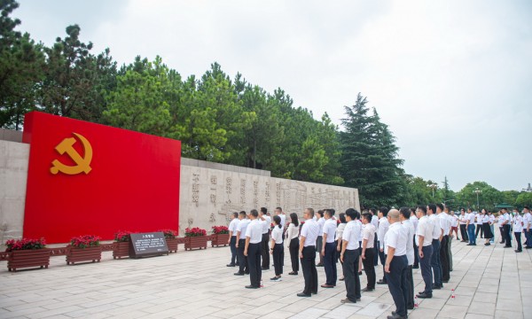 浙江嘉兴南湖革命纪念馆迎来参观热潮