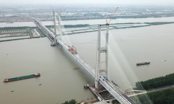 安九铁路鳊鱼洲长江大桥合龙