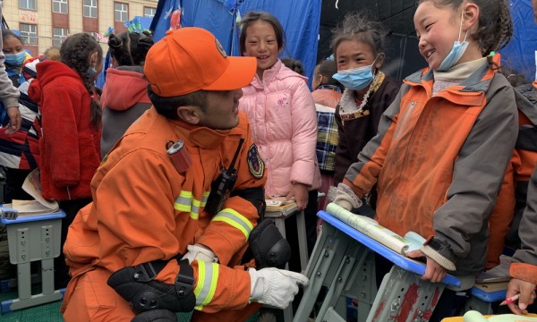 “看到孩子们安全，我就放心了”——玉树地震受灾“少年”参与玛多地震救灾记