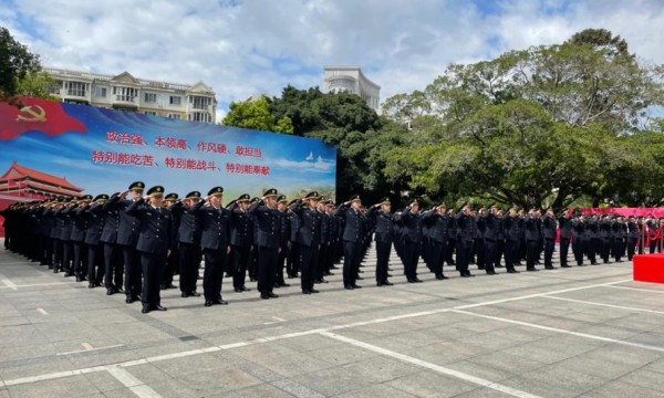 我国生态环境保护综合执法队伍全新制式服装首次正式亮相